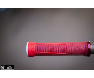 Грипсы ODI AG-1 Signature V2.1 Lock On