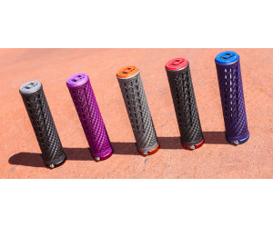 Грипсы ODI CF Grip v2.1 Lock-On 
