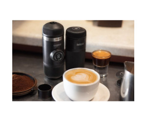 Портативная эспрессо-кофеварка Wacaco Nanopresso серая с чехлом, механическая, для молотого кофе